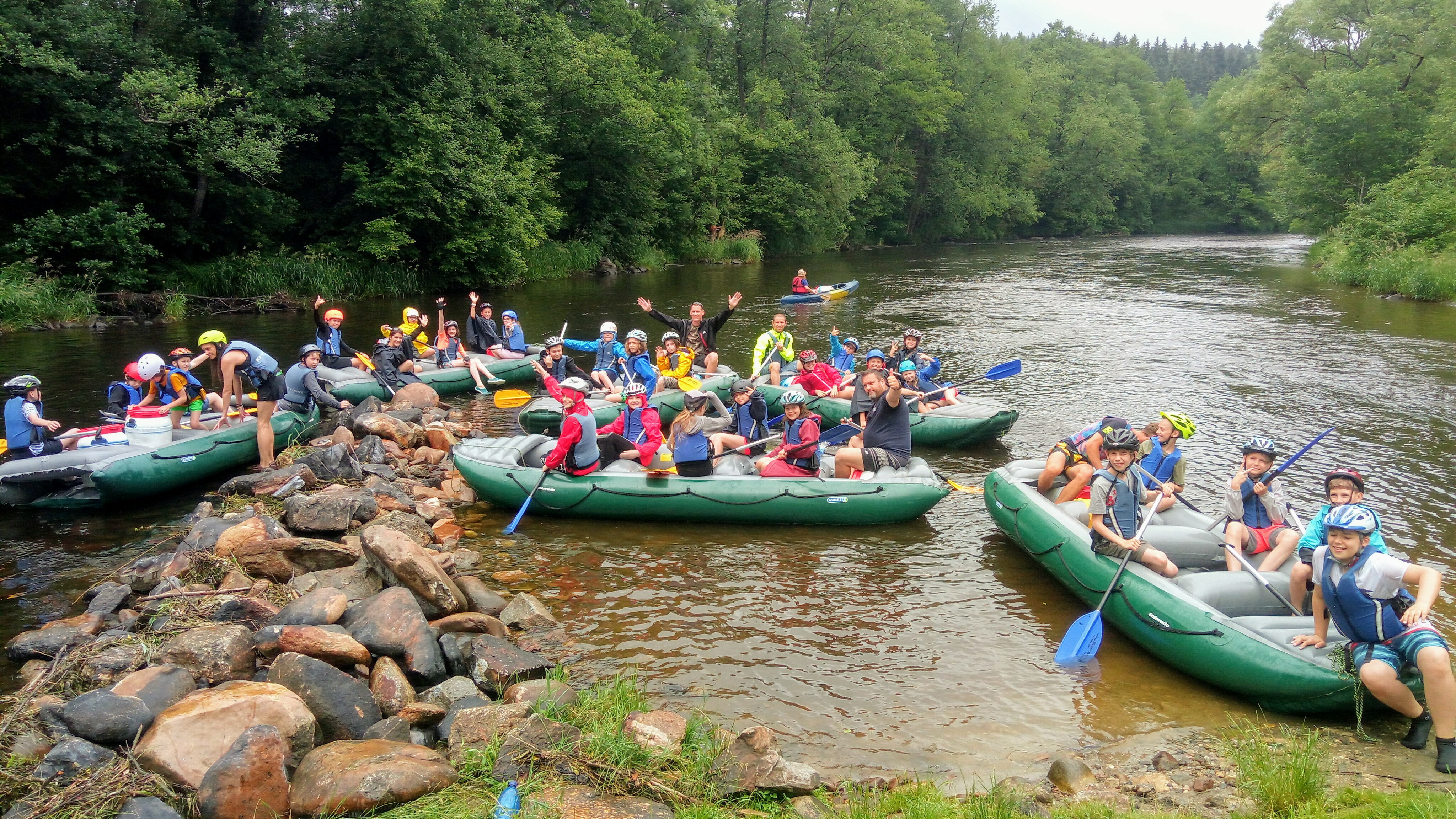 Ilustrační obrázek článku - Proč bychom se netopili aneb paťáci na raftech &#128077;&#128166;