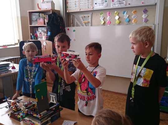 Ilustrační obrázek článku - Práce se stavebnicí a naše hrátky s matematikou