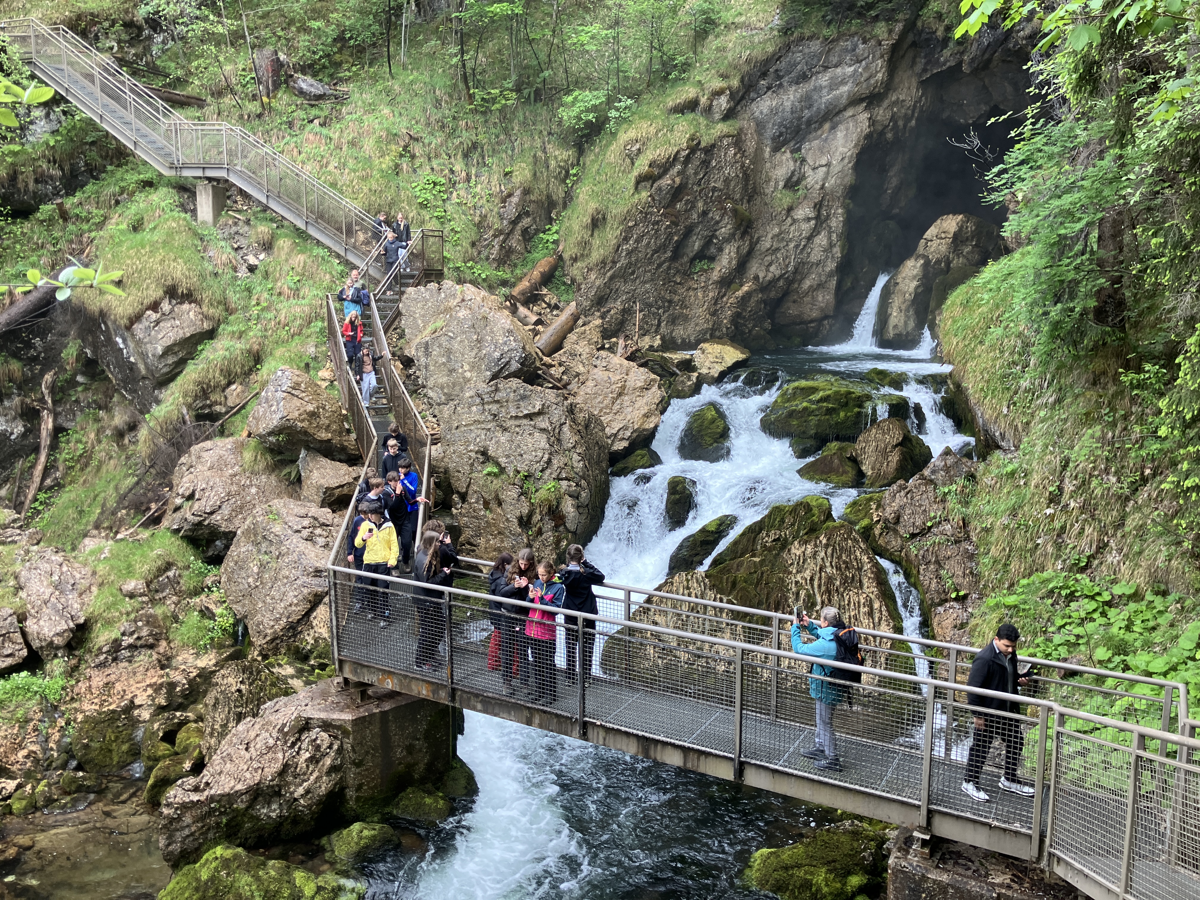 Ilustrační obrázek článku - Rakušané opouští deštivé Alpy a jedou směr Vídeň